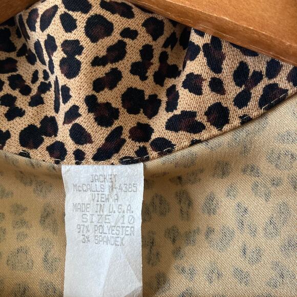 McCalls| Women's vintage y2k leopard button up collared jacket - Picture 9 of 16